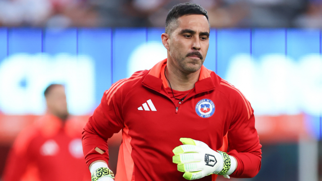 No dudó en confirmar: Claudio Bravo acepta regresar al Colo Colo este 2025