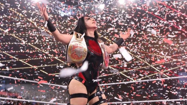 Leyenda de la WWE se rindió ante Stephanie Vaquer tras su histórico bicampeonato