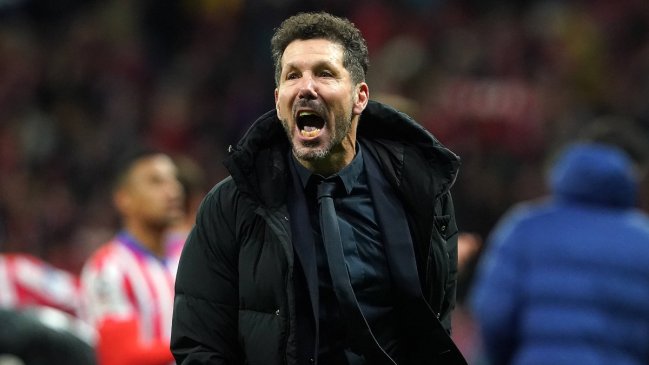 ¿Estaba hablando solo? El viral de Simeone que provocó burlas tras su eliminación en Champions