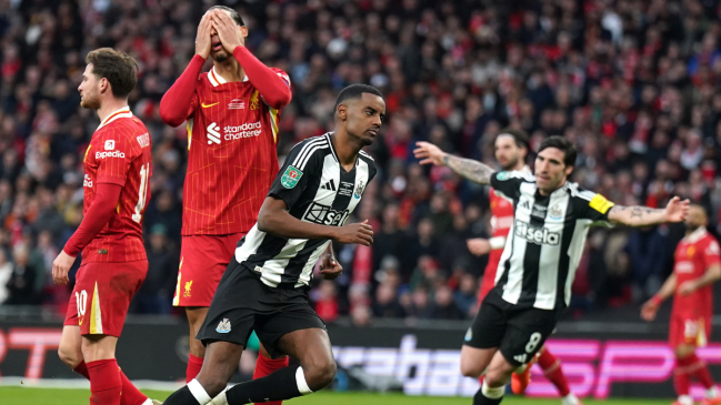 Semana para el olvido: Newcastle hunde al Liverpool en la final de la Carabao Cup