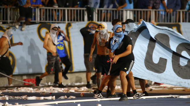 Se Suspendió: Hinchas de Deportes Iquique invadieron la cancha en medio de la goleada ante Unión Española