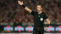 El árbitro Raphael Claus le dio una "ayuda" a Chile ante Paraguay