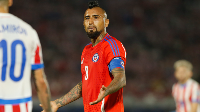 Tenso momento entre Arturo Vidal y un periodista en la concentración de La Roja