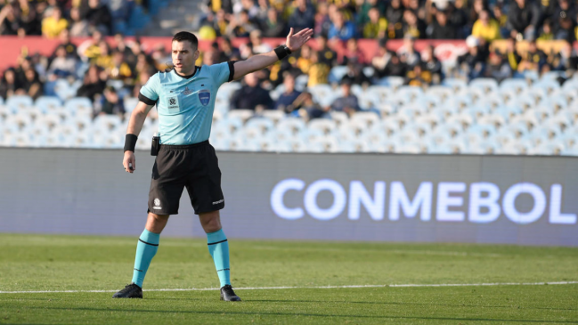 ¿Quién es Derlis López, el árbitro de Estudiantes vs U de Chile por la Copa Libertadores 2025?