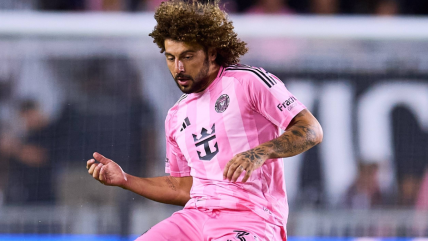 Lionel Messi casi deja nocaut a Maximiliano Falcón en duelo de Inter Miami