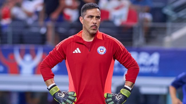 "Eres sapo y maric...": Exseleccionado chileno vuelve a darle con todo a Claudio Bravo