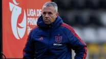 Gustavo Álvarez mueve las piezas y prepara una inédita formación en la U de Chile